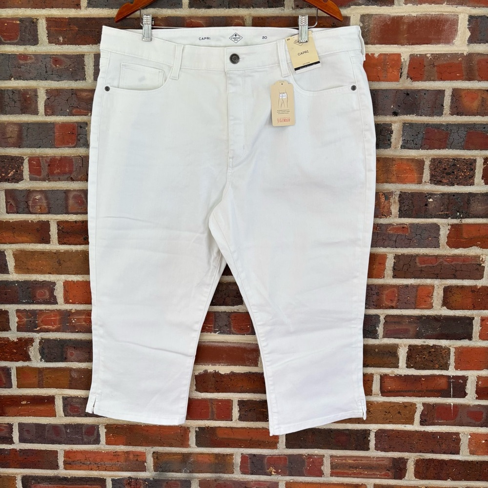St. John's Bay White Capri Jeans